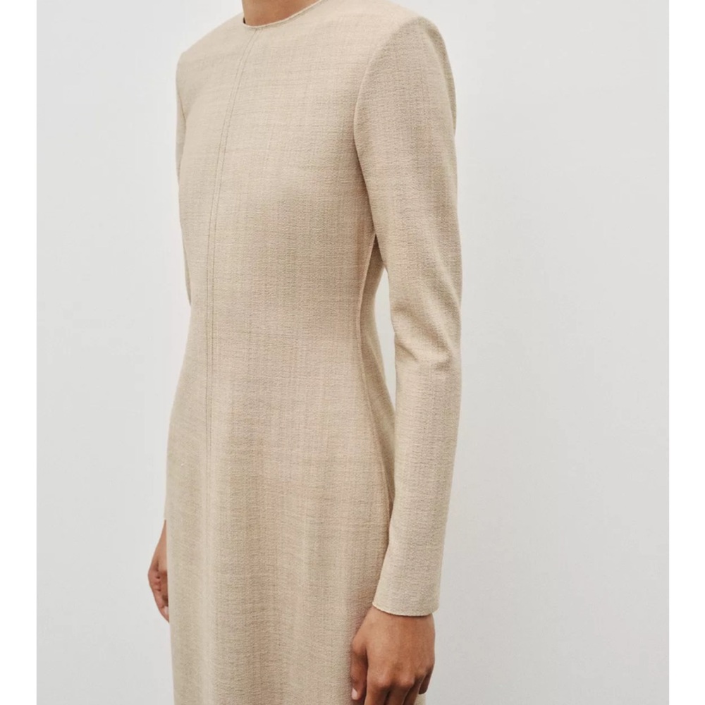 ZW COLLECTION WOOL TUBE DRESS

Fitted midi dress made of wool yarn.